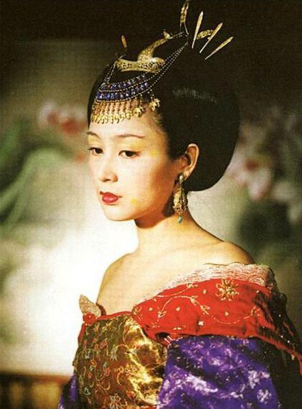 陈红，何赛飞，李维康三部经典年代大剧的女性
三位分别饰演皇家贵女，
深宅苦妾，市