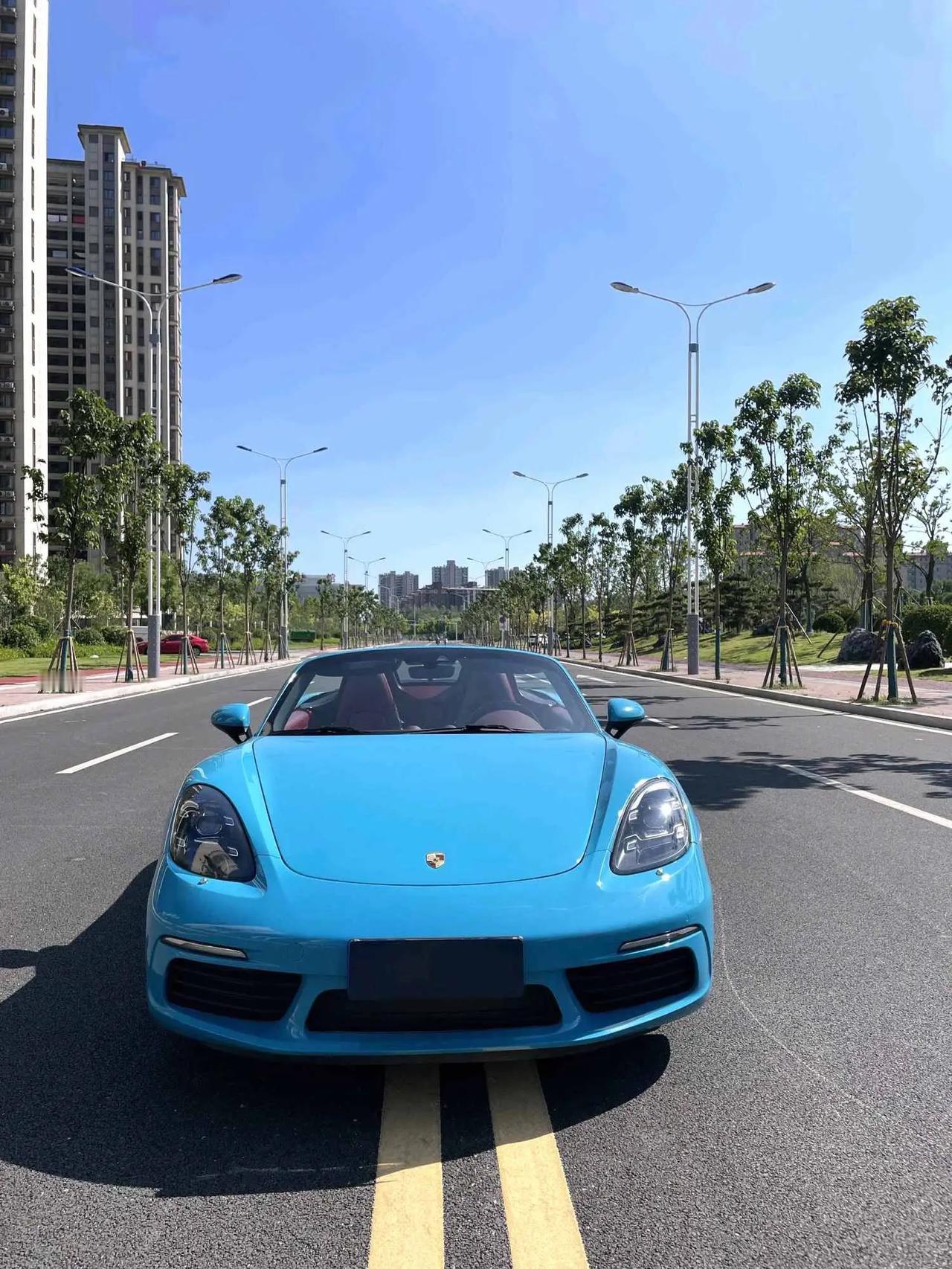 如果完全不计较预算，挑选一台二手跑车，很多人会直接瞄准顶级超跑。可我的想法不一样