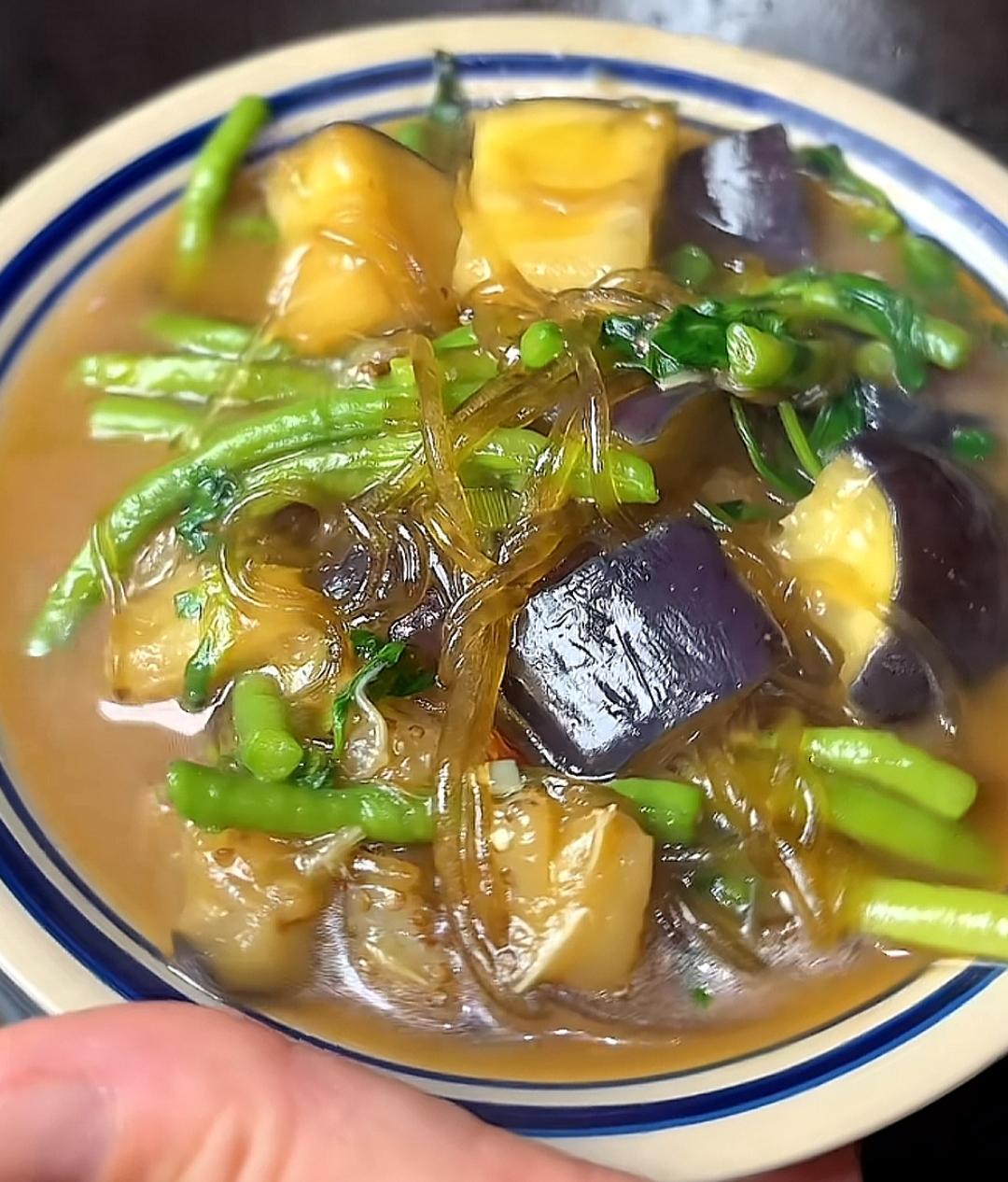 现在山东天天吃这个菜[呲牙]这菜叫什么名？里边有几种菜？谁知道[作揖]河南好像也
