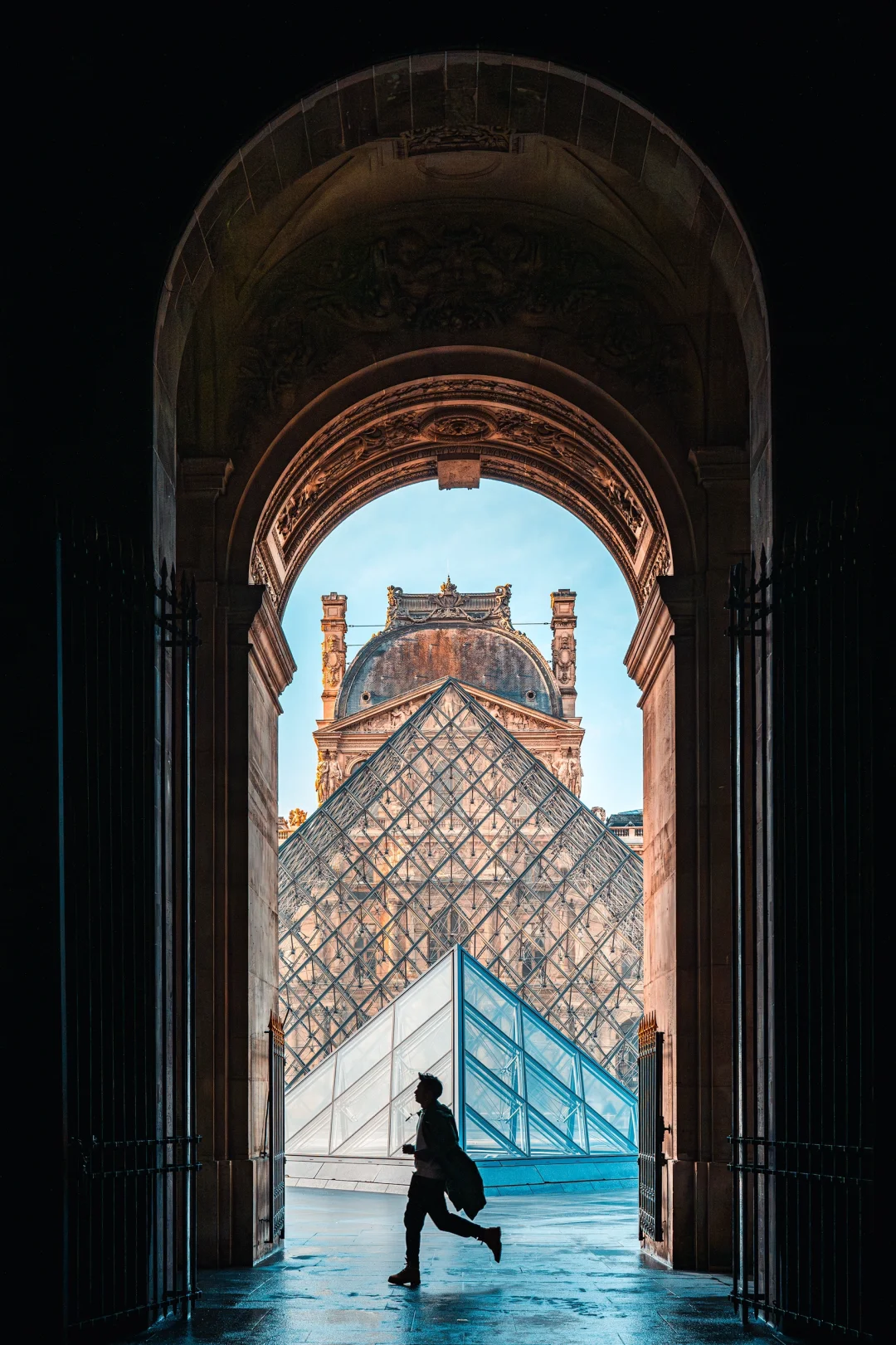 有人会get这张照片，并拍过类似的构图（走廊）