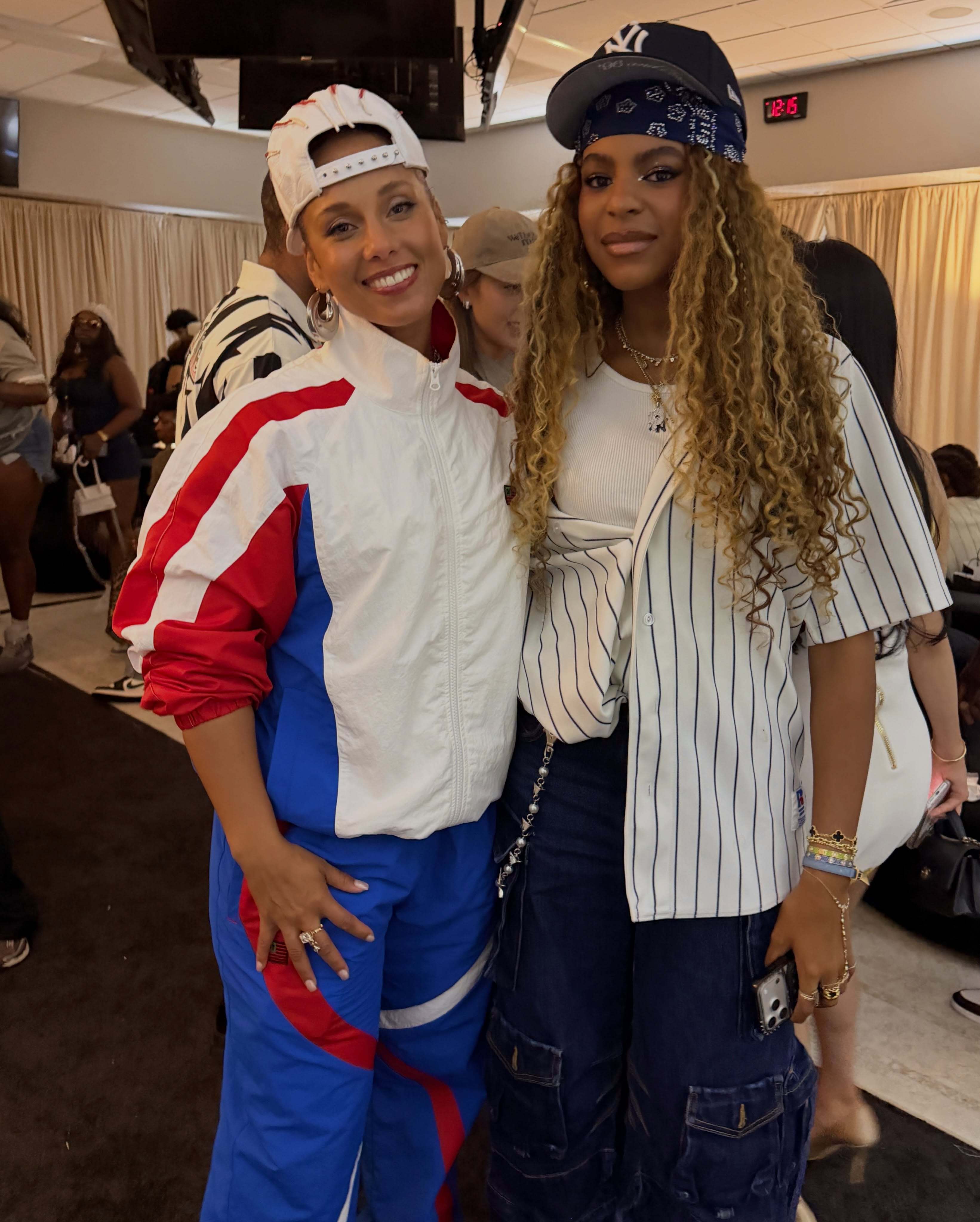 Alicia Keys 晒与 Beyoncé 大女儿 Blue Ivy 合照： 