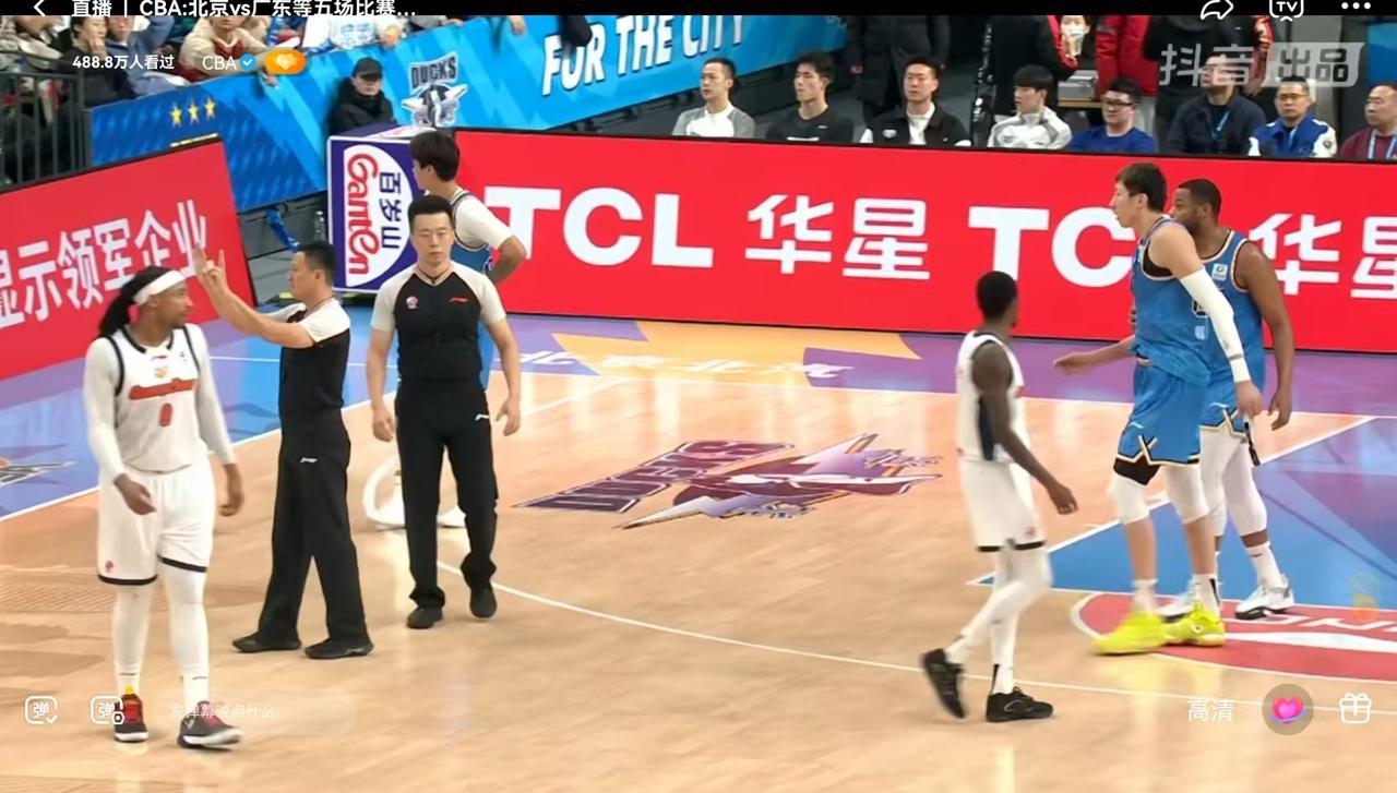 公平公正！必须为21号、71号和80号裁判点赞！

对于北京男篮的主场，裁判大多