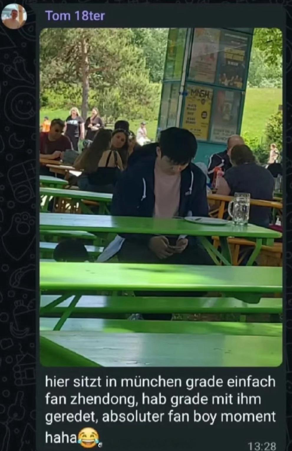 乒颜一[超话]  🍻干杯🍺樊振东一人在德国品上了（bushi ​​​