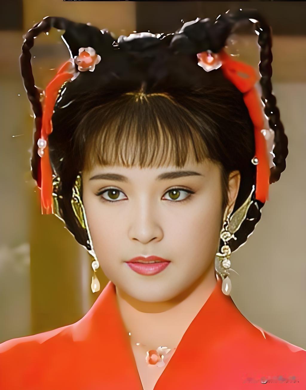 潘迎紫和刘晓庆版的“武则天”都各有千秋。

潘迎紫36岁演武则天，凭借娃娃脸把1