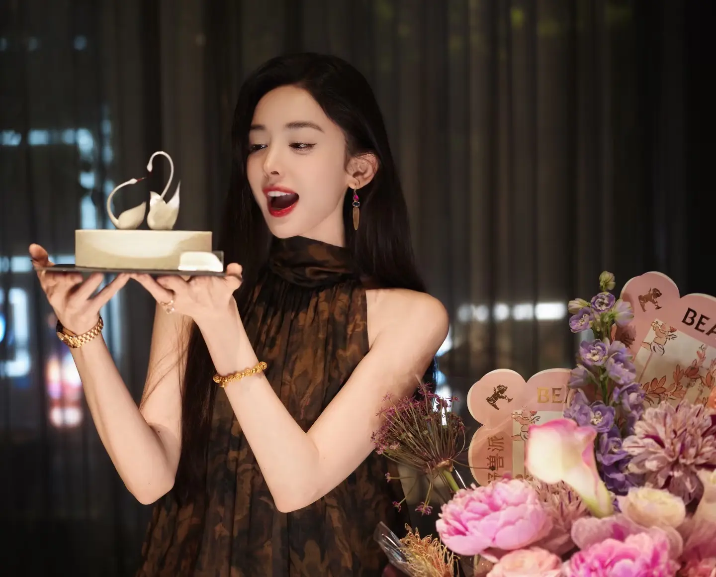 刷暂停 让我们祝福一下大美女生日快乐。古力娜扎恭喜来到新的一岁 接下来...