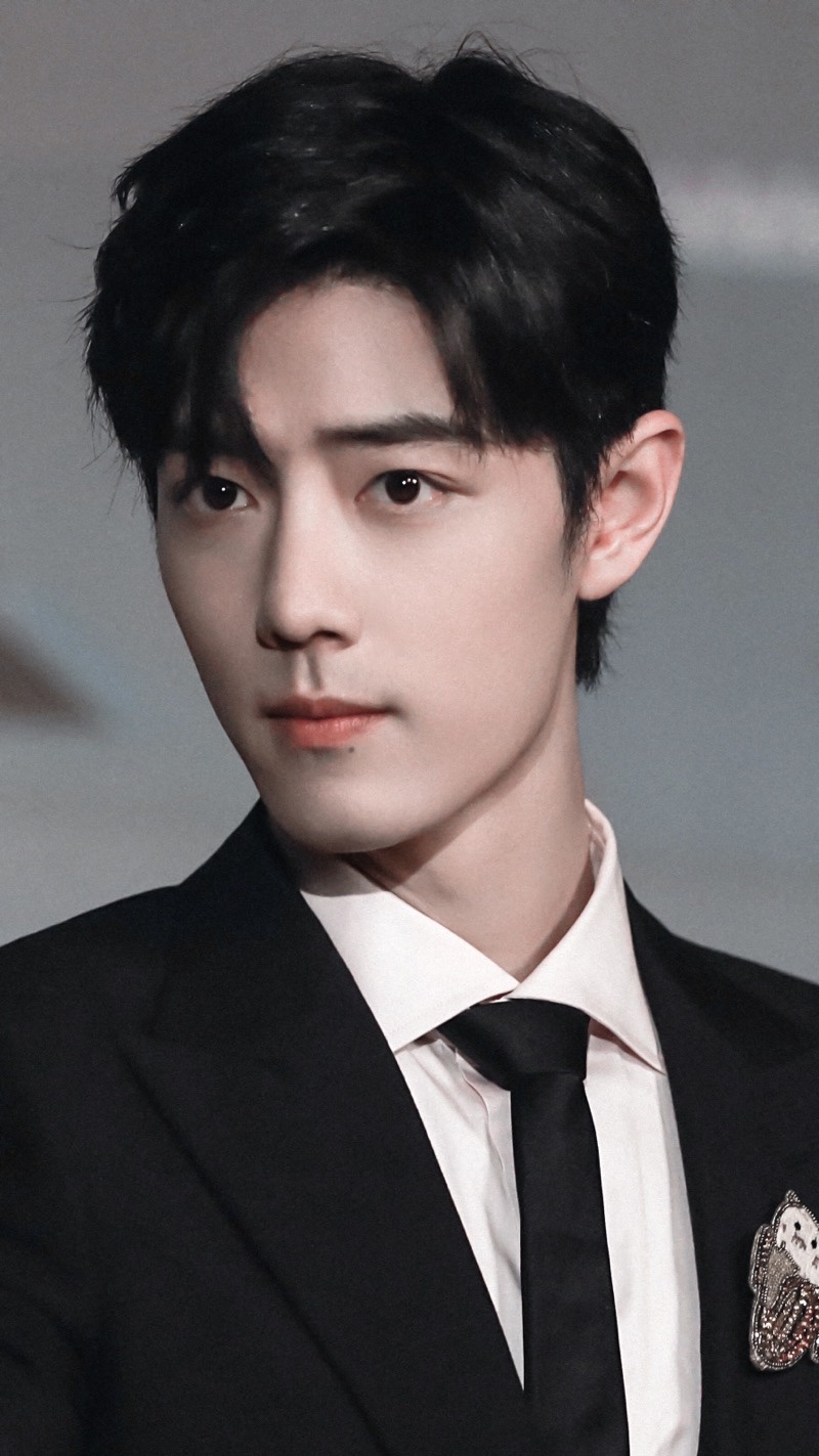 我的目光追随着你，像候鸟追逐春天，永不疲倦。肖战十日终焉路透有个大黄蜂◎肖战