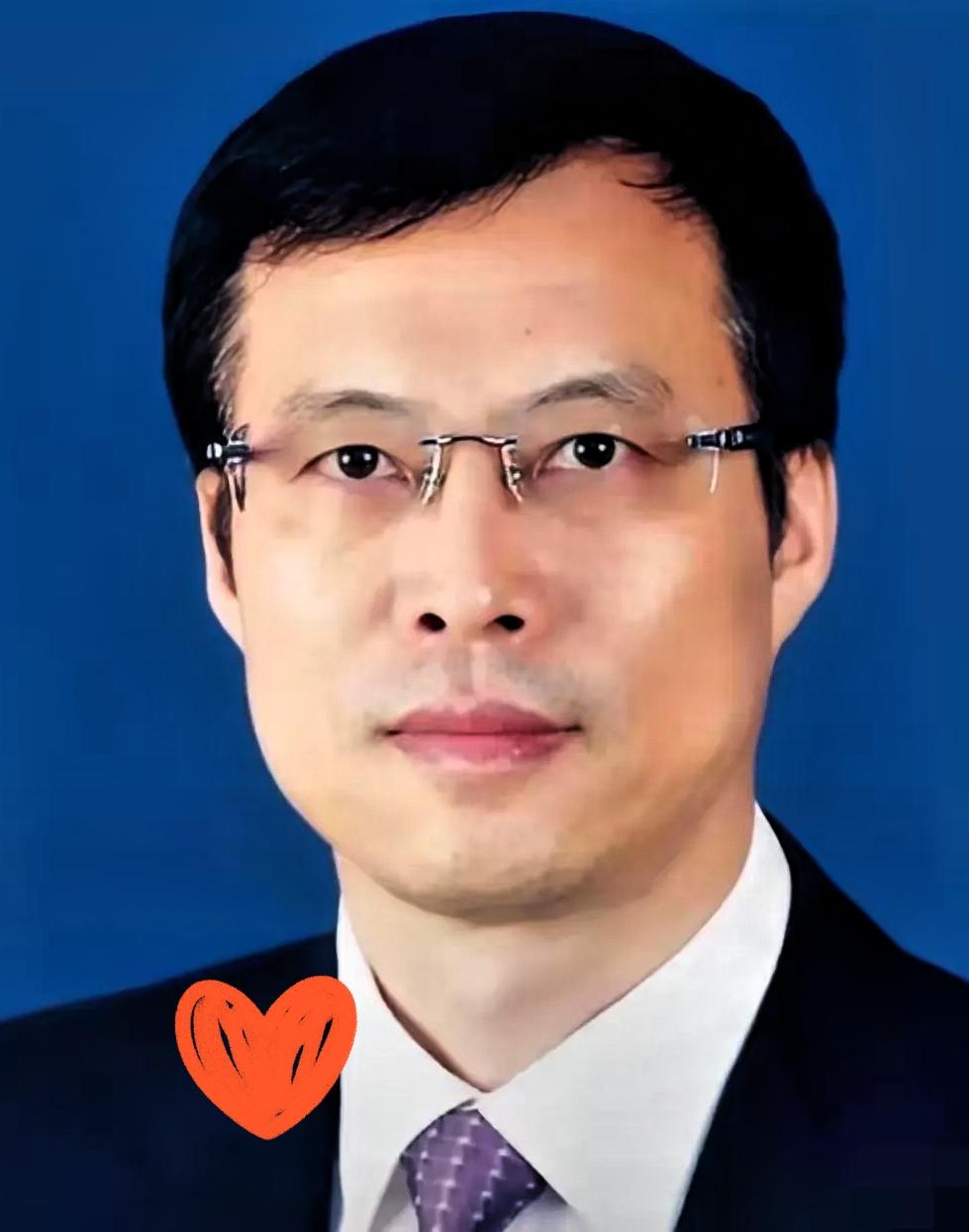 谁都不敢相信，曾被百姓称作妙手神刀的骨科名医，如今竟因严重违纪违法落马，实在令人