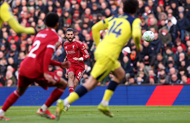 索博呼吁球迷在“困难时期”继续支持球队——不少球迷在比赛尾声提前离场，终场哨响后