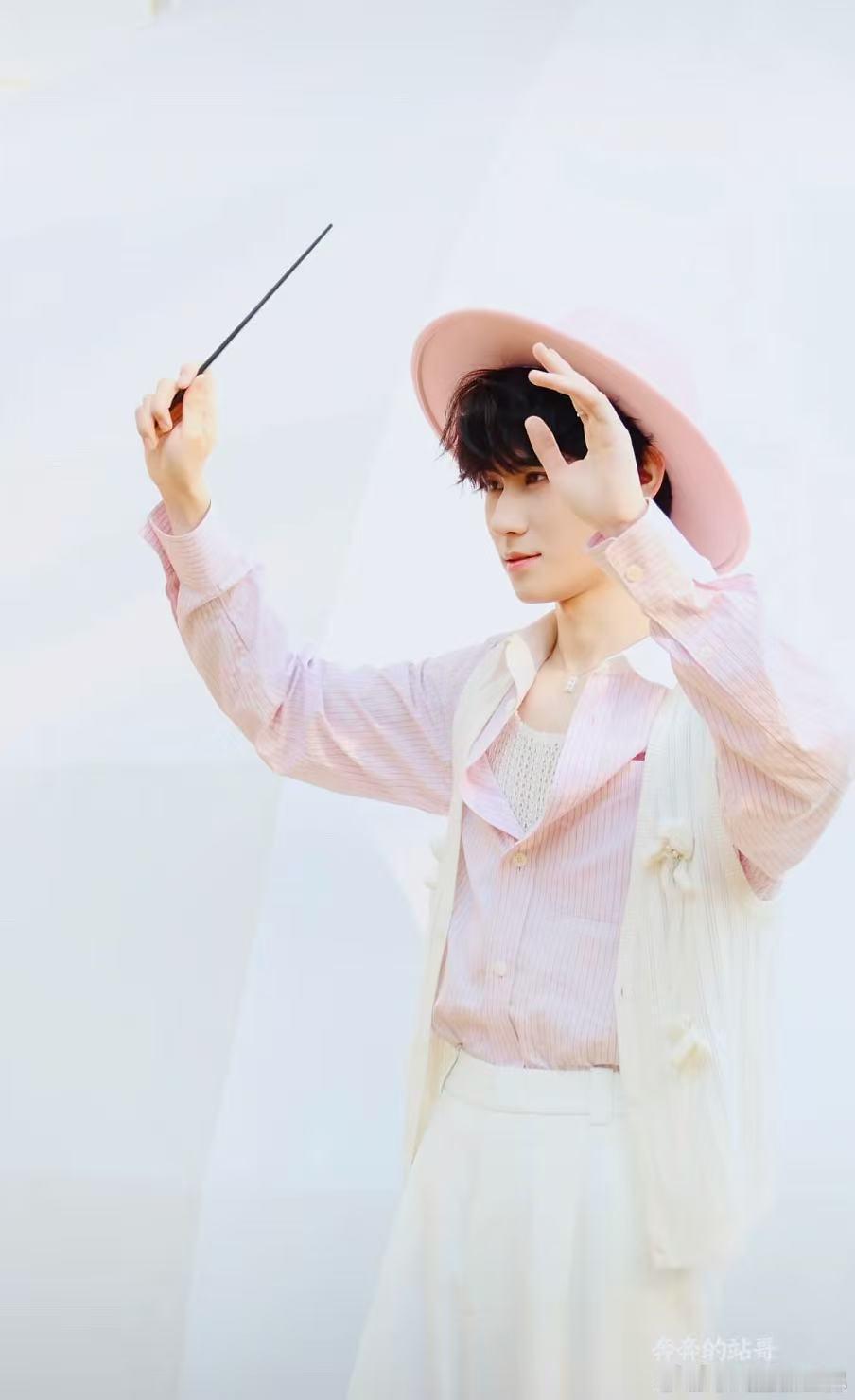 张真源跳进海里都说不清了 谁能想到玩个简单小游戏还能连续翻车，明明规则两次失误就