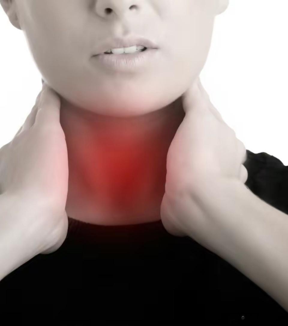 这6种症状可能是甲状腺癌复发的信号，提高警惕！  1. 颈部肿块。因为甲状腺在颈