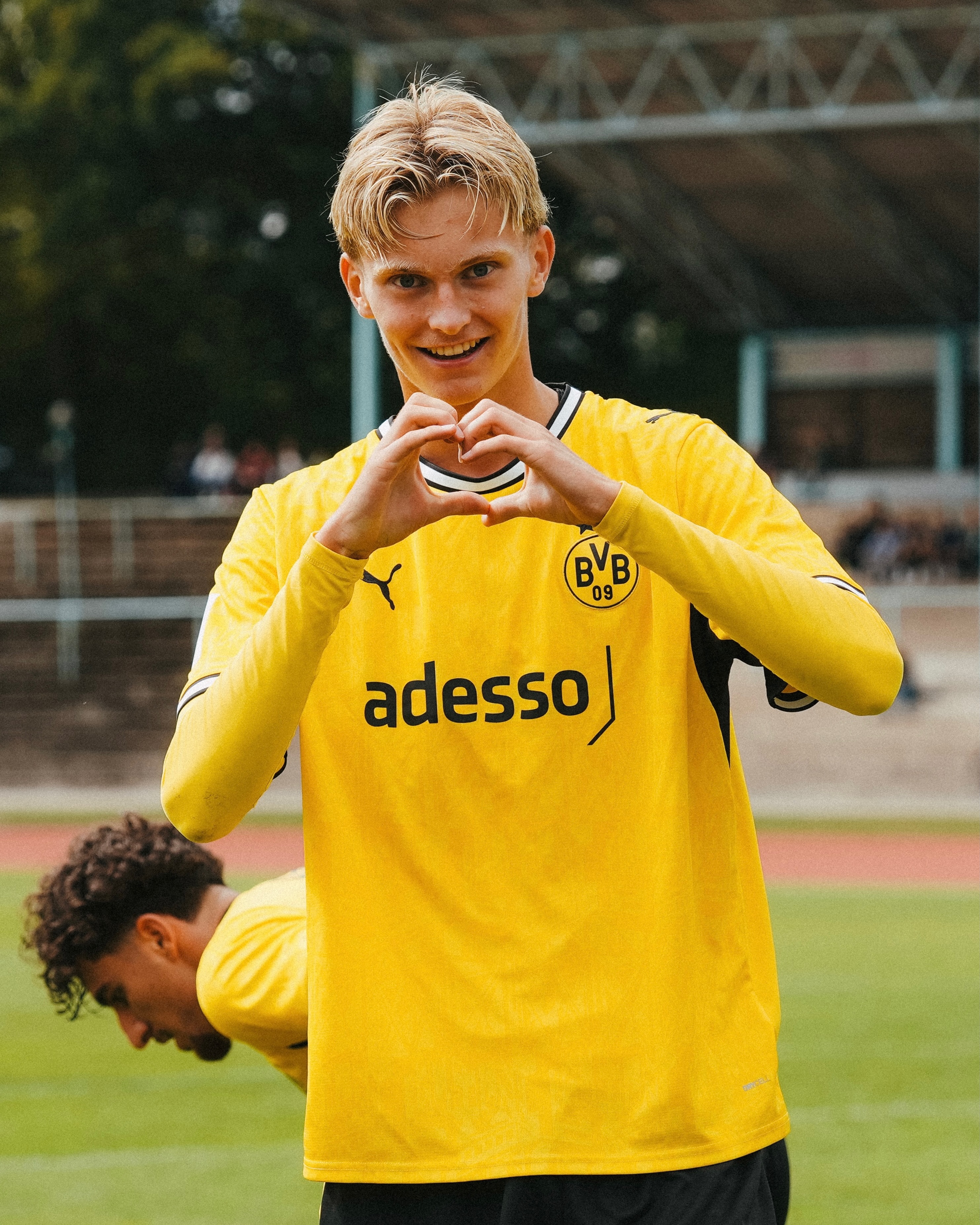 💛🖤年轻中锋，黄黑制造⚽夏窗刚刚加盟的16岁冰岛中锋加尔达松，在多特蒙德U1