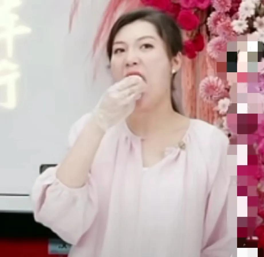 盼盼果然在认真履行对董宇辉的诺言！

董老师出差前叮嘱盼盼，

“我走后，你别把