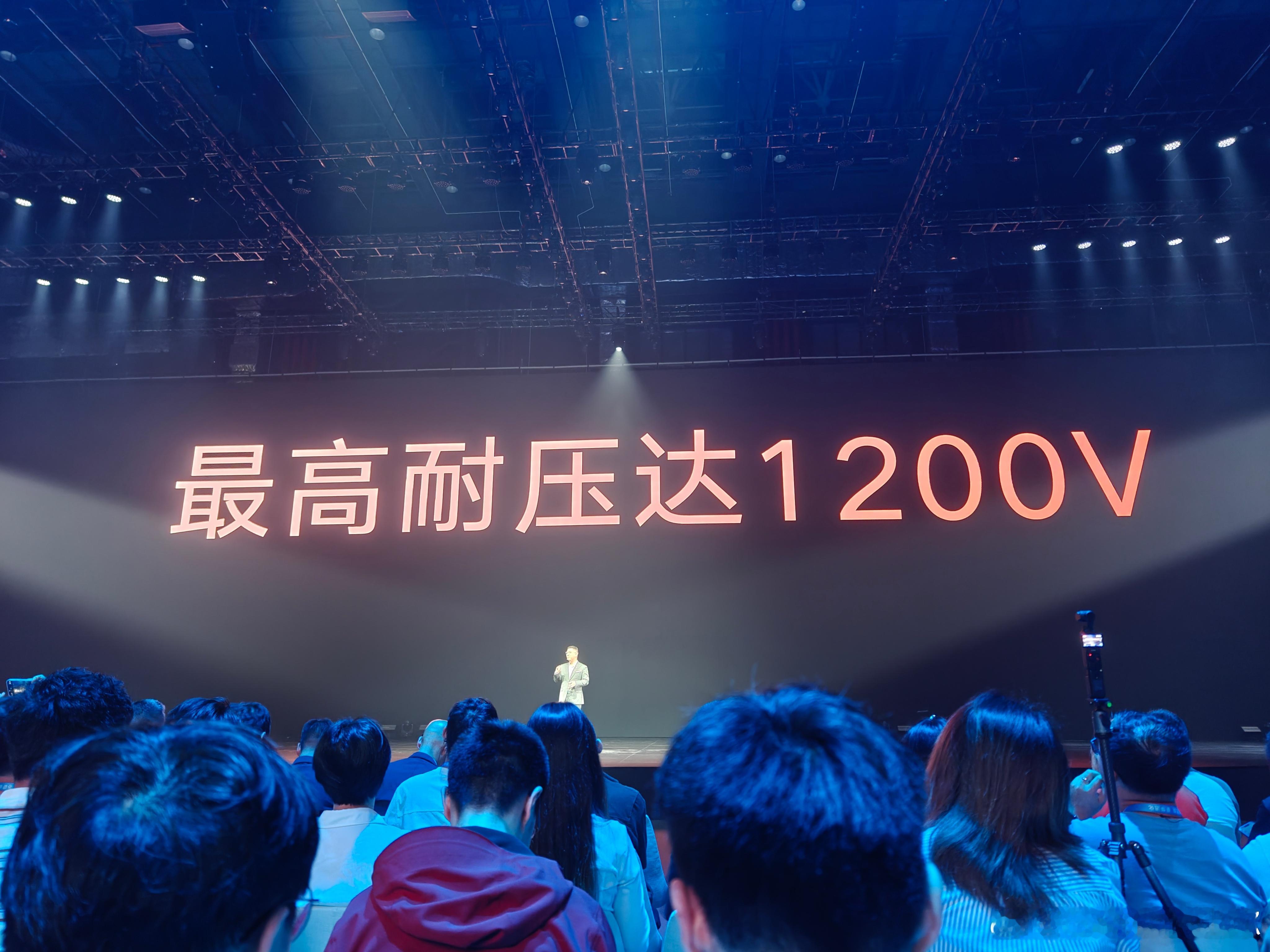 腾势N7的800V是全栈自研，最高耐压达1200V，靠买来的800V可达不到这个