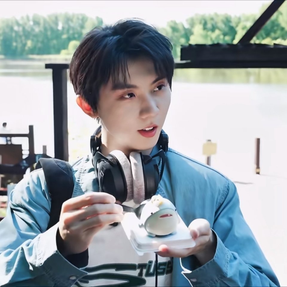 时代少年团同款 🦄时代少年团打卡 马哥聆听自然的声音地点在汉石桥湿地公园，小蛋