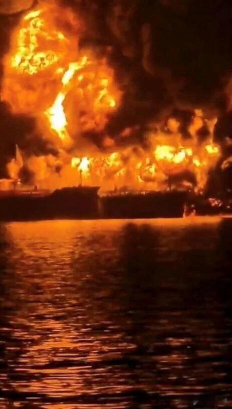 自伊朗冲突爆发以来，船只通过霍尔木兹海峡的保险费用上涨了五倍
据彭博社报道，在美