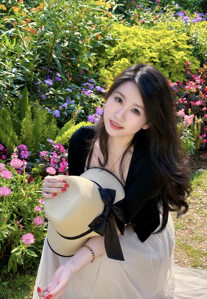 花间美人笑，春光满面来。