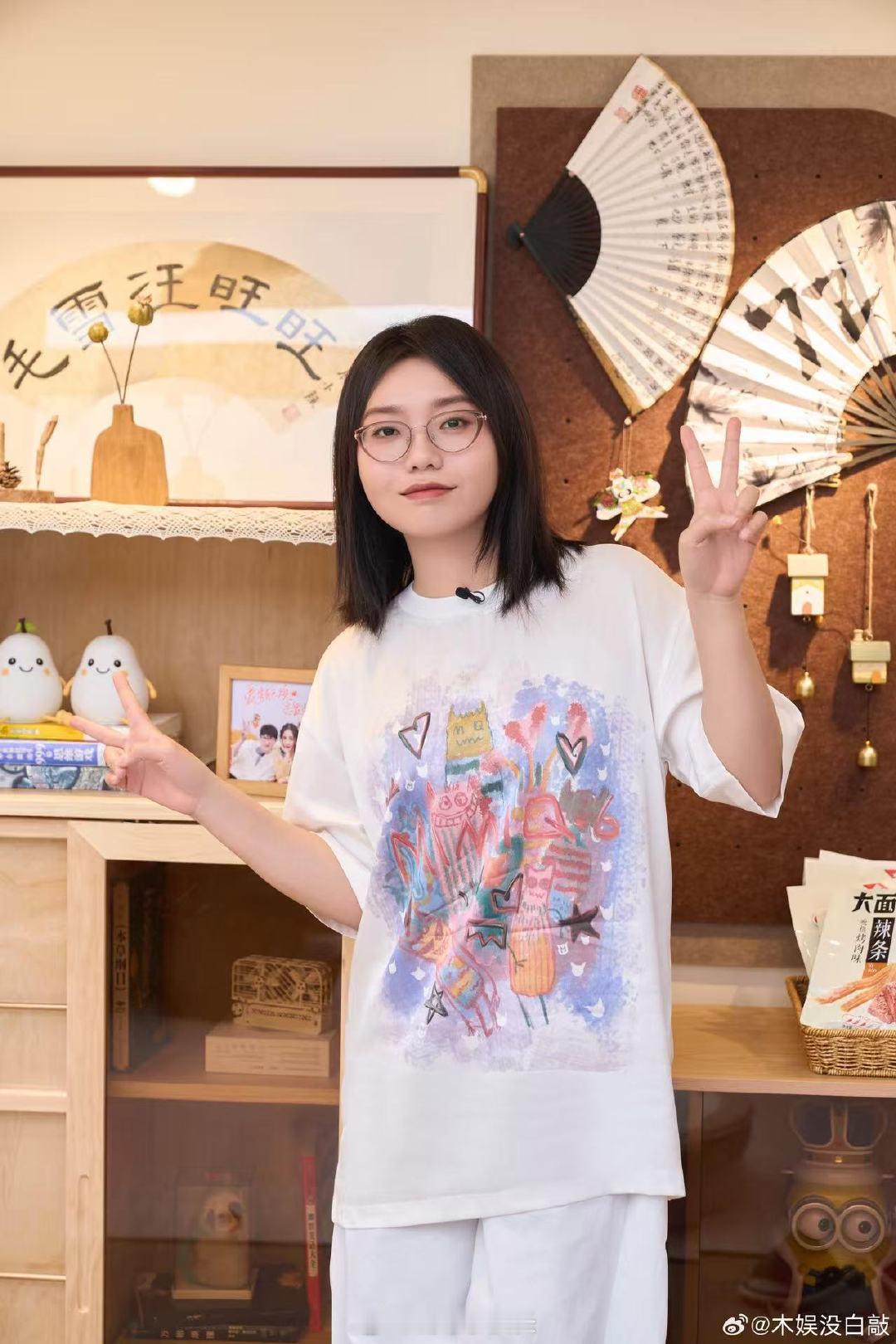 李雪琴好稳定输出的一张嘴 毛雪汪李雪琴的嘴到底是什么神仙配置！尖锐言辞拿捏有度，