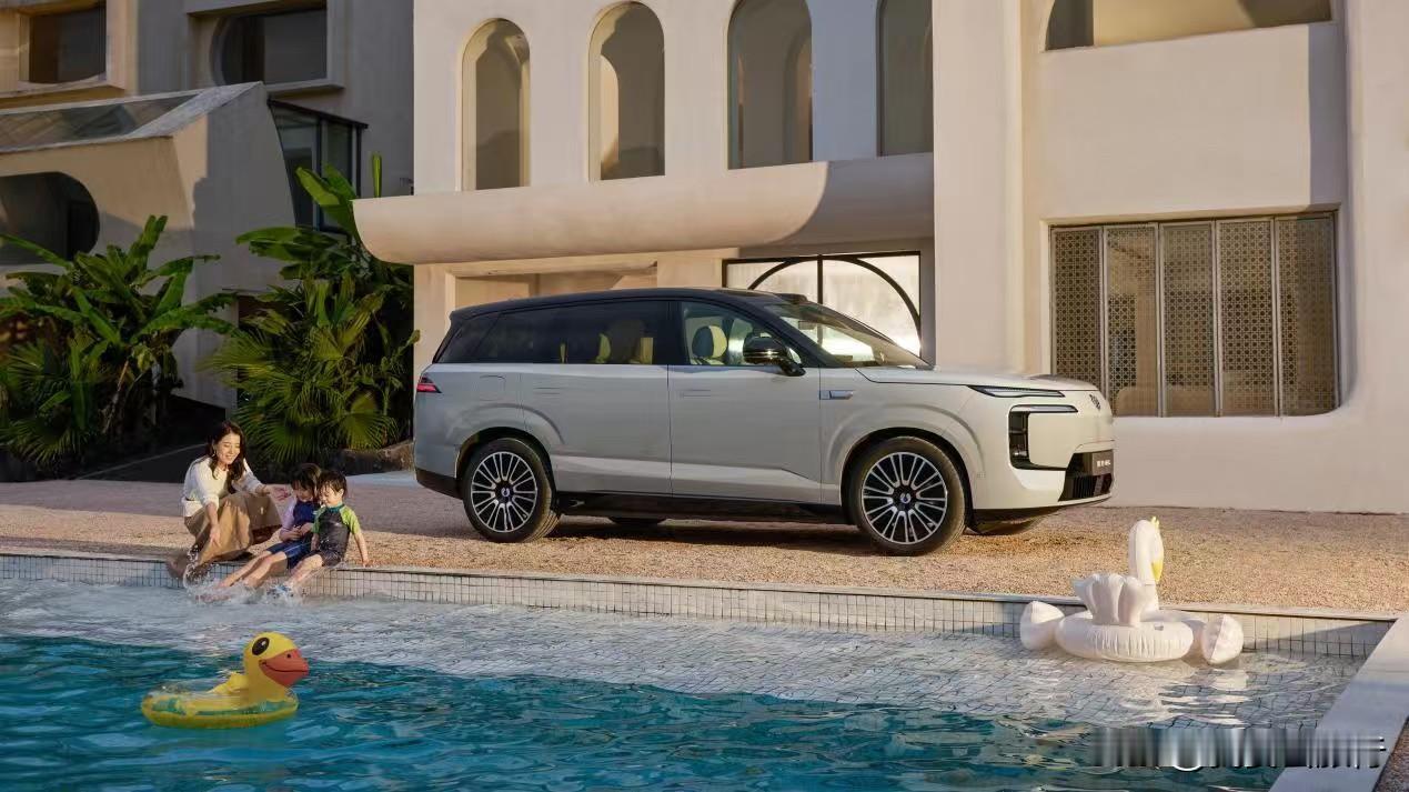 刚蹲完腾势 N8L 的上市发布会，这配置真的把家庭用户心思摸得透透的！不到30万