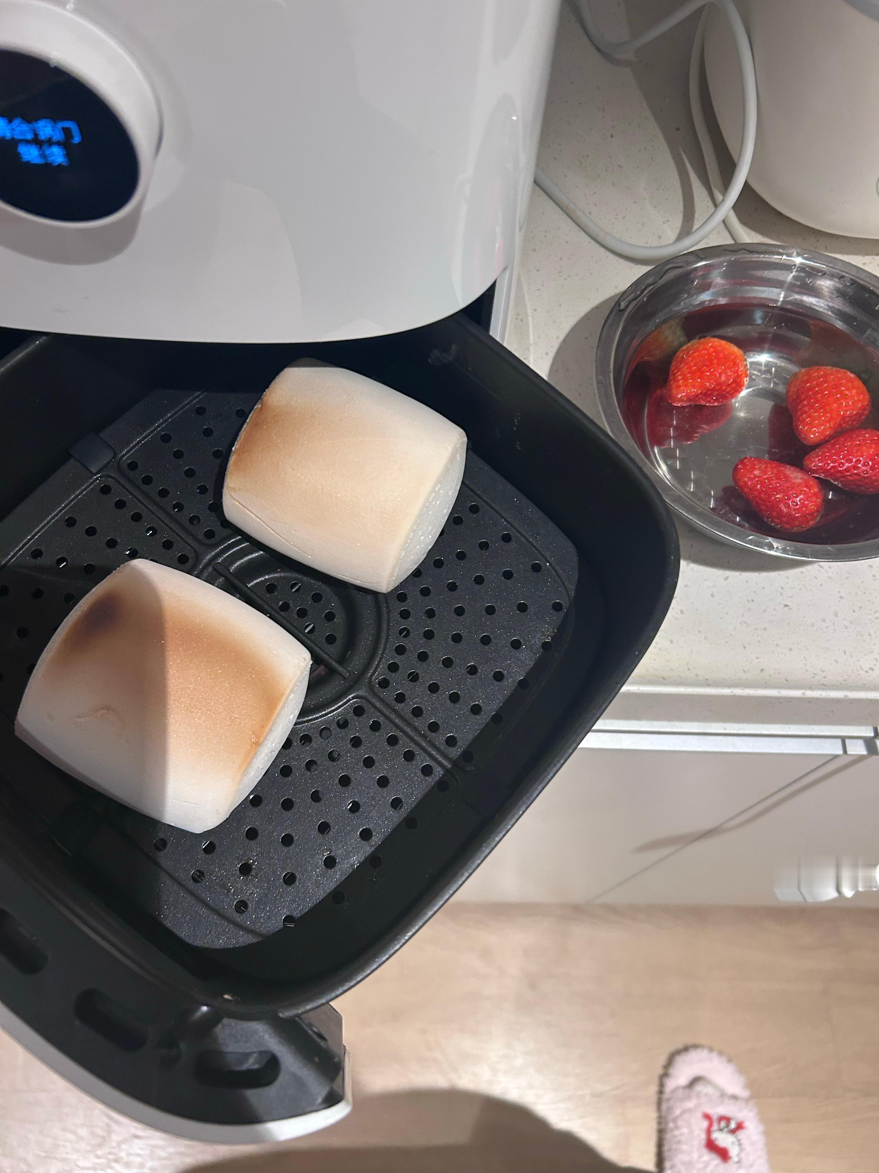 不算难吃 就是超级粘手..