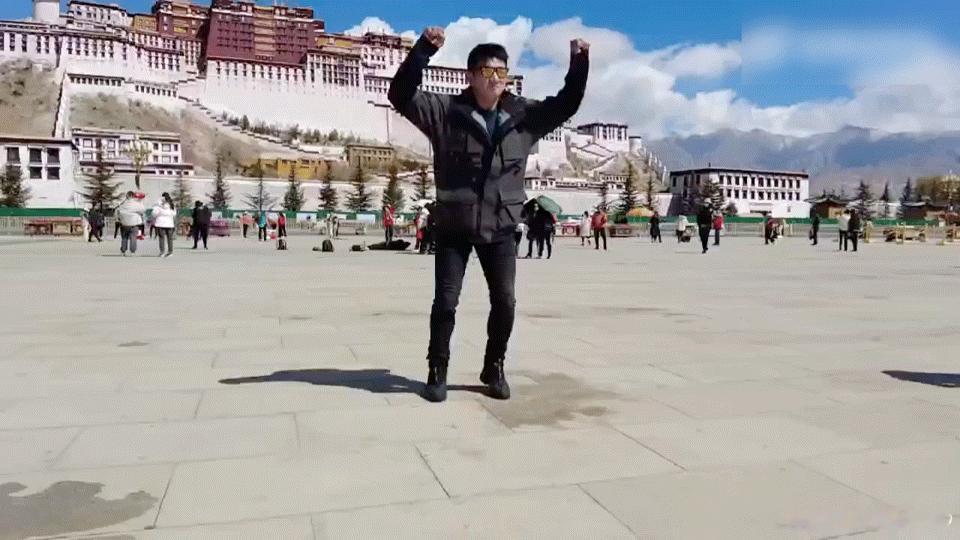吴奇隆空中一字马 吴奇隆实力在线！空中一字马又直又稳，完全看不出年纪，网友辣评精
