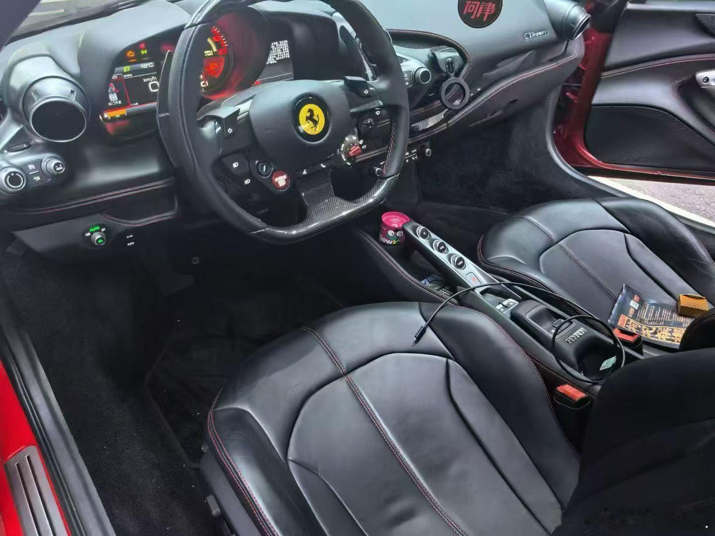 法拉利f8敞篷，21年11月上牌，3000公里，红外贴白膜，升级HRE轮毂 