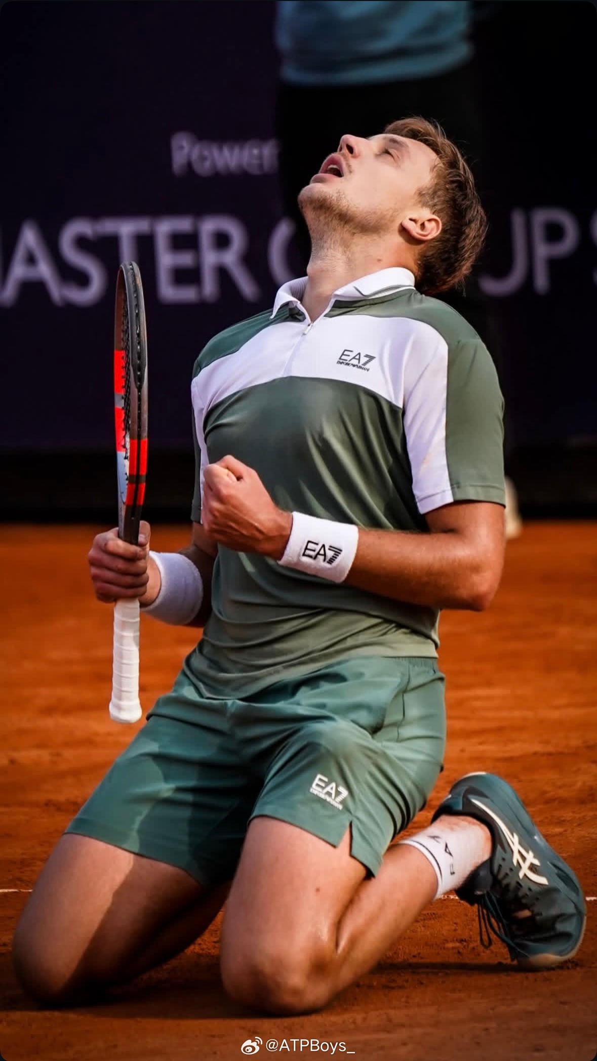 打打停停的小梅杰悄咪咪拿下了一站125K冠军。保持健康，看看今年能把排名刷到多高