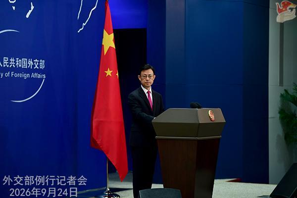 10月在香港举行的亚太经合组织财长会议期间，或11月在深圳举行的亚太经合组织领导
