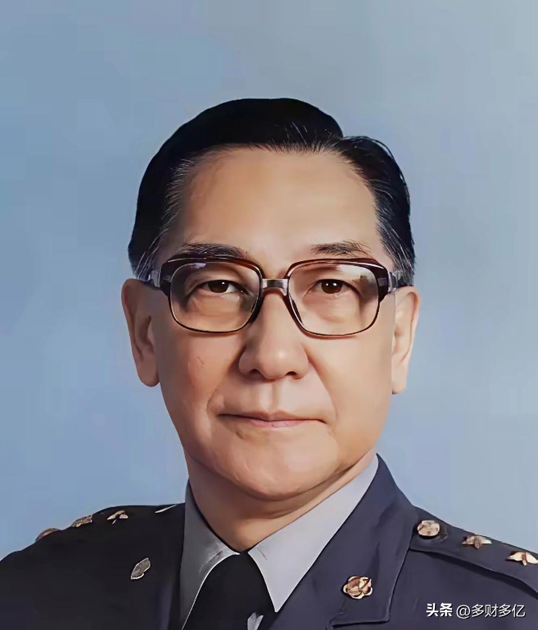 最隐忍的豪门子弟！被上校当众掌掴绝不还手，全程隐瞒身份无人敢信
 
1942年，