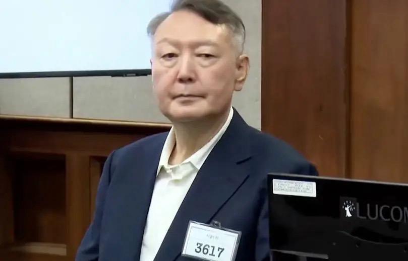 尹锡悦还是懂享受生活的！办公室暗门藏桧木桑拿房，出访还带专属床垫

韩国前总统尹