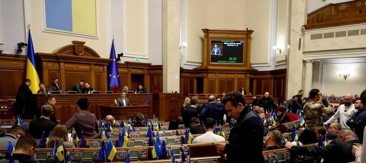 乌梅洛夫最近卷入一则让外界议论纷纷的新动向，有消息称其现身美国或与美方机构有接触