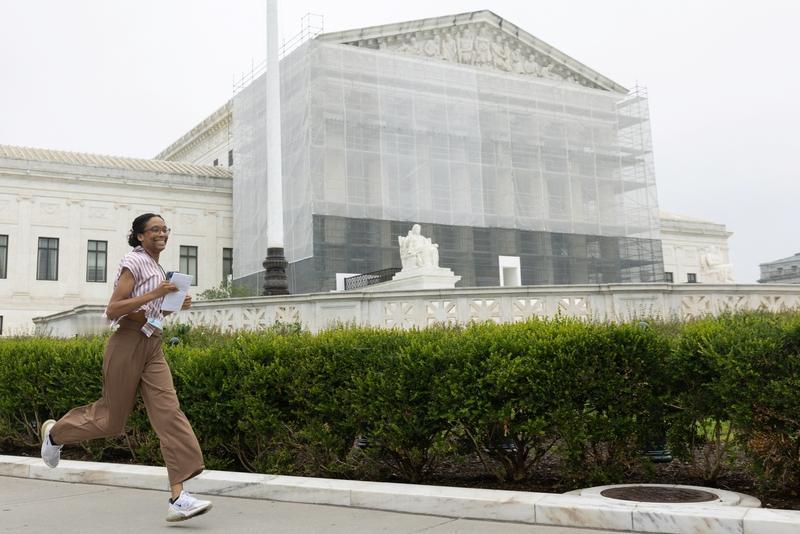 美国最高法院叫停特朗普加征关税，这事儿可没那么简单。当地时间2月20日，最高法院