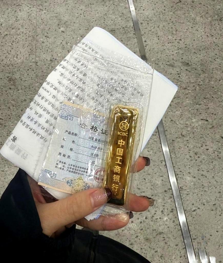 周二也能横盘，这事儿真不稀奇，稀奇的是有人一看盘面不动，就开始慌了。
说白了，黄