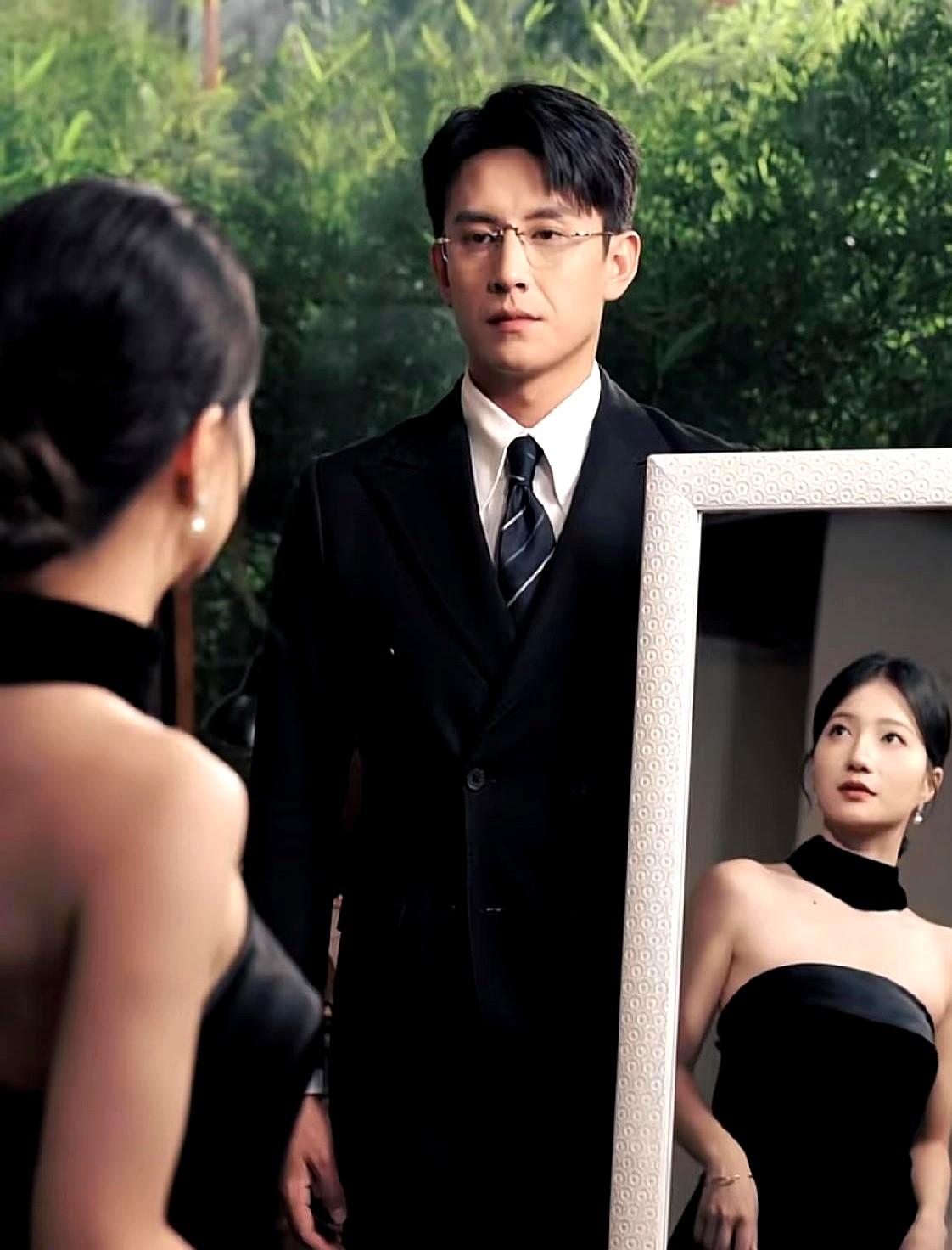 我敢说

某男演员除了老搭档某女演员，跟谁搭戏都出不来效果！不信看刚上的某都市剧