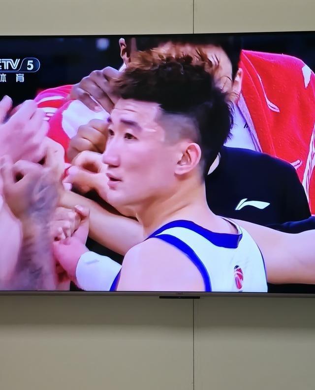 CBA总决赛上海队3:0拿到赛点，广厦这场直接被打了33分，基本已经凉透了。
