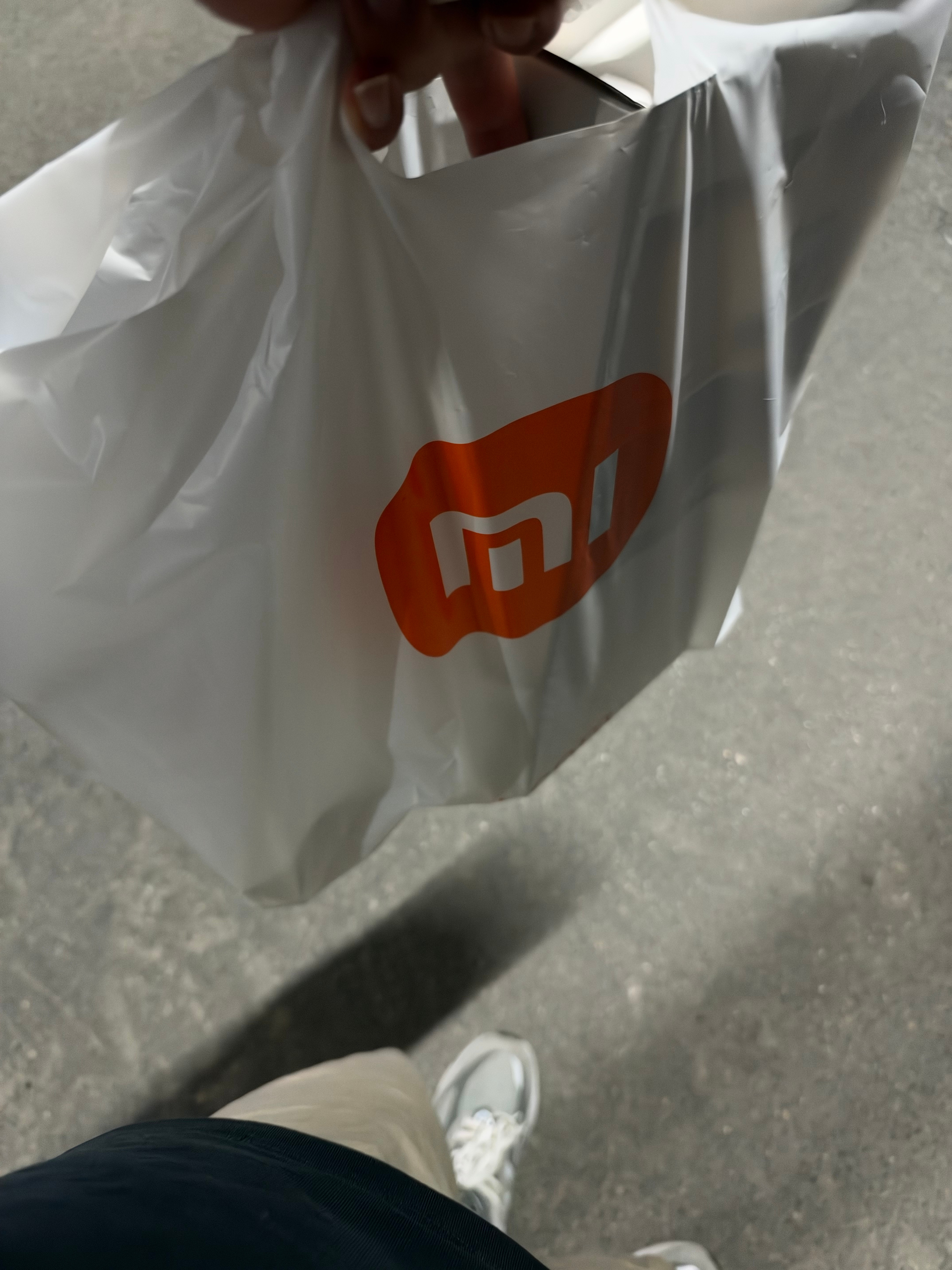 可恶啊！楼下俩小米之家！大晚上没忍住啊！淦！ ​​​