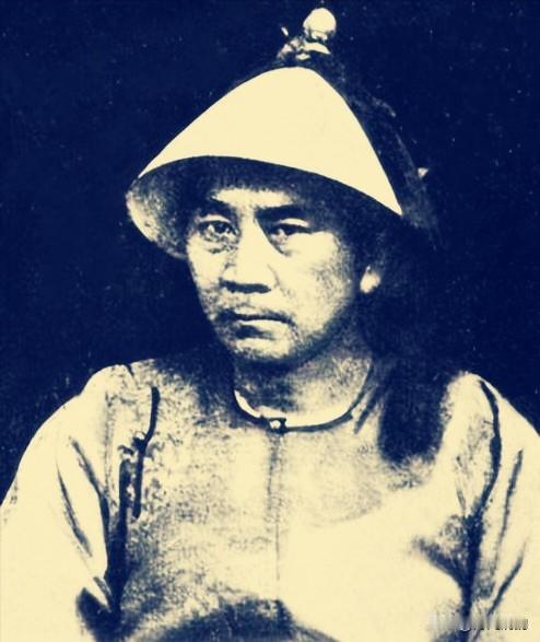 1884年，中法战争打响，张勋在长沙报名入伍。他不会打仗，但他敢往前冲。别人往后