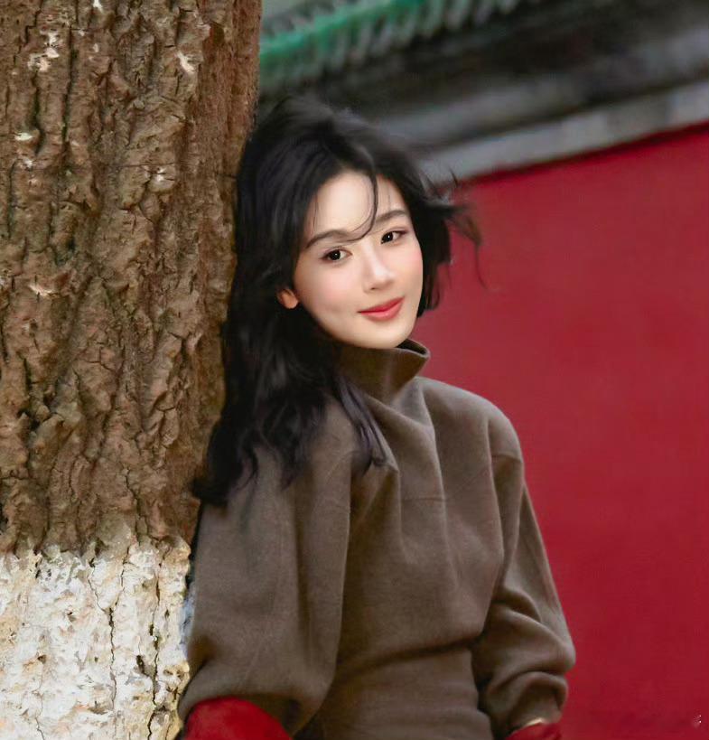 杨紫[超话]yz 电影猎毒杨紫 yz 杨紫骆佳想做你睡前的枕头，想做你手心的糖果