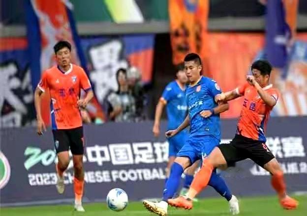 0-0！龙兴足球场的球迷嗓子都喊哑了，结果就这？

重庆铜梁龙主场打云南玉昆，赛