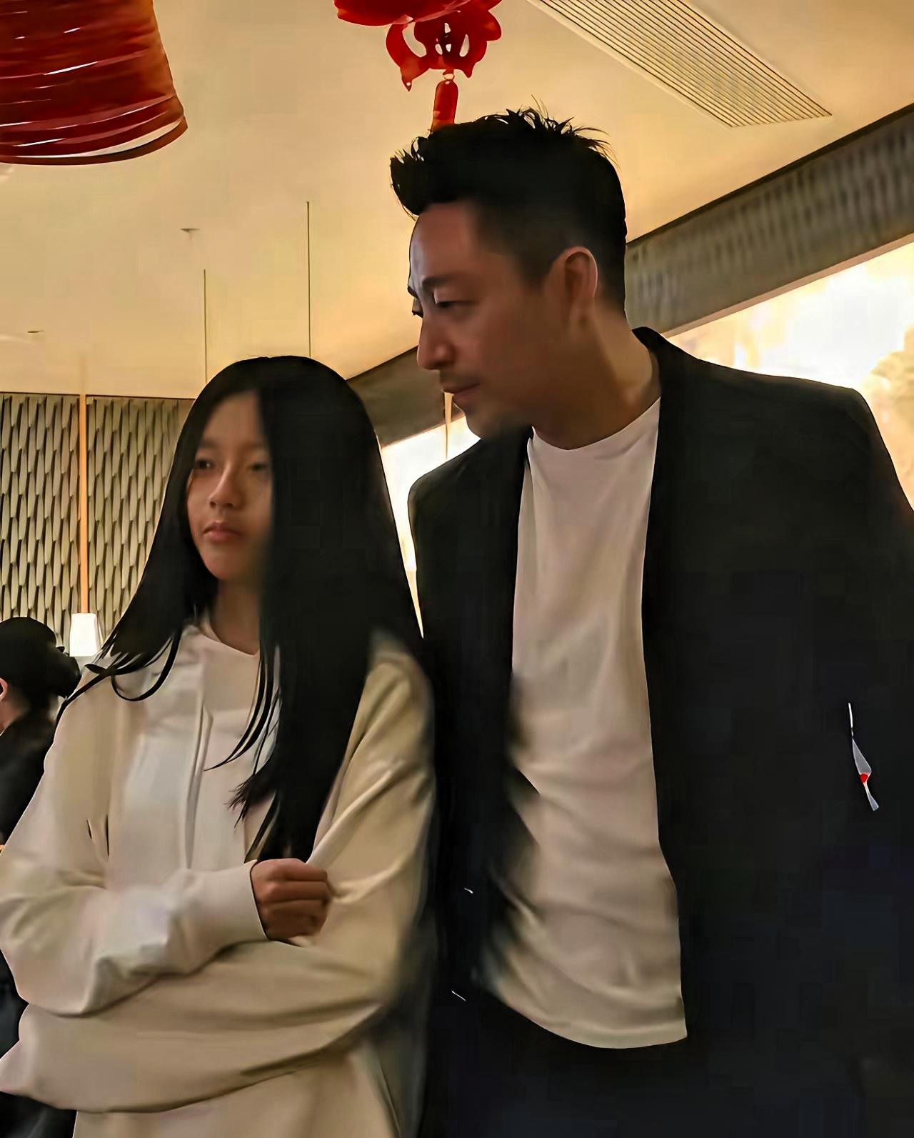 不知该怎么开口，看完网上的讨论，心里五味杂陈。很多人因为不反感玥儿妈妈，才会默默