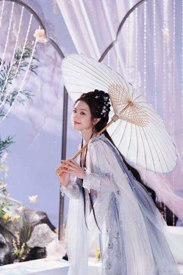 李兰迪紫纱古装好灵动李兰迪千云兮俏皮萌神来的 谁懂呀，这一回李兰迪千云兮俏皮萌神