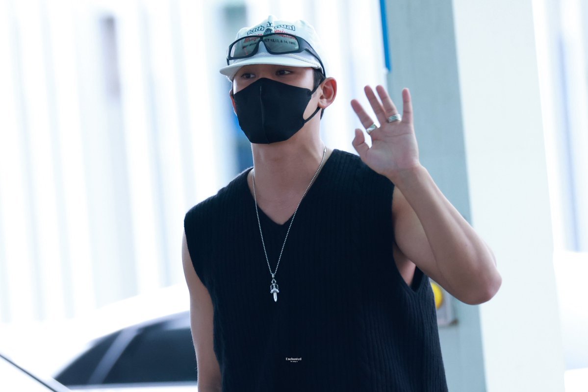 接下来的活动请大家更多多夸我们帅宝吧！cr：enchanted.金珉奎
