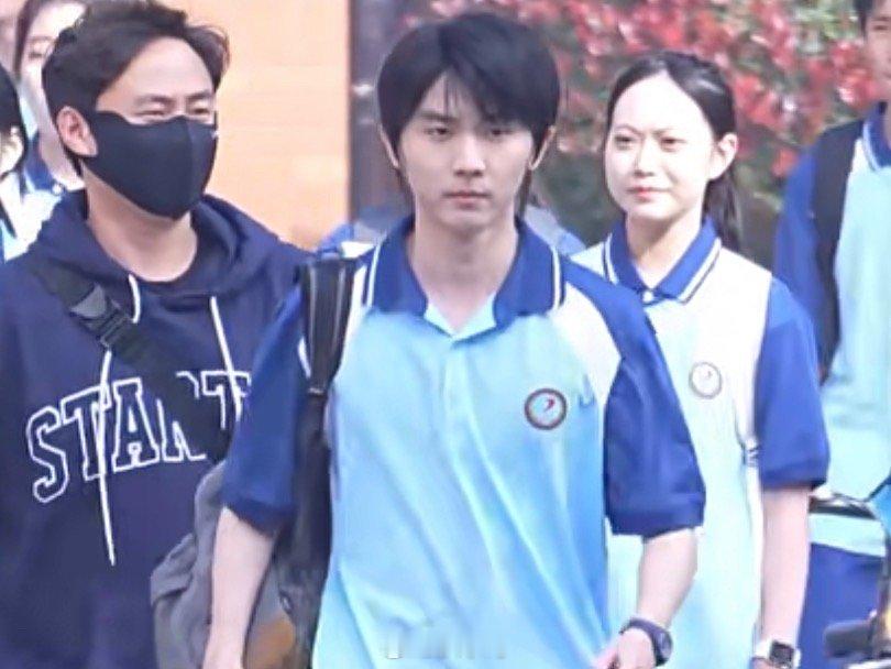 马嘉祺片场用喇叭喊话粉丝 果然是应了那句话：真诚是永远的必杀技啊，马嘉祺、张子枫