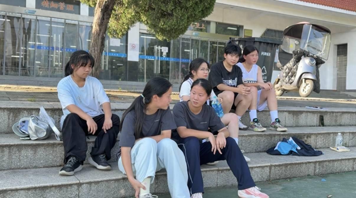 1290万考生，同一张卷子，两个人考出一模一样的分数——不是五百来分的巧合，而是