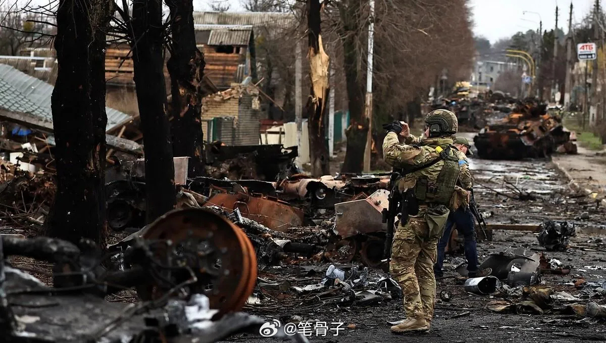 最新俄乌局势👉🏾俄乌冲突累计伤亡近180万180万伤亡，这串数字看得我脊背发