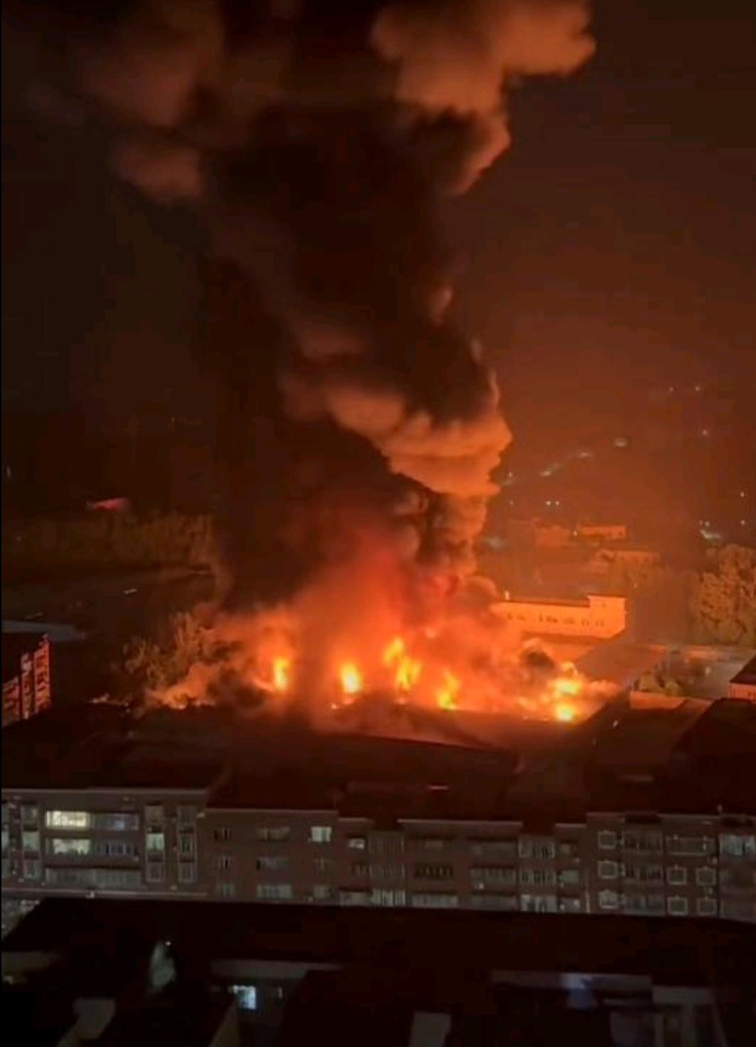 突发！重庆璧山一蚊香厂库房深夜起火
3月29日晚上，重庆市璧山区丁家街道一工厂突