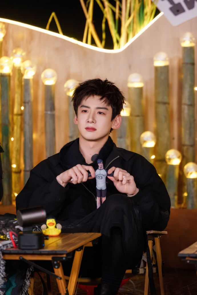 白敬亭白老五回归现在就出发白敬亭带着老鼠干回现发 白敬亭白老五回归现在就出发，白