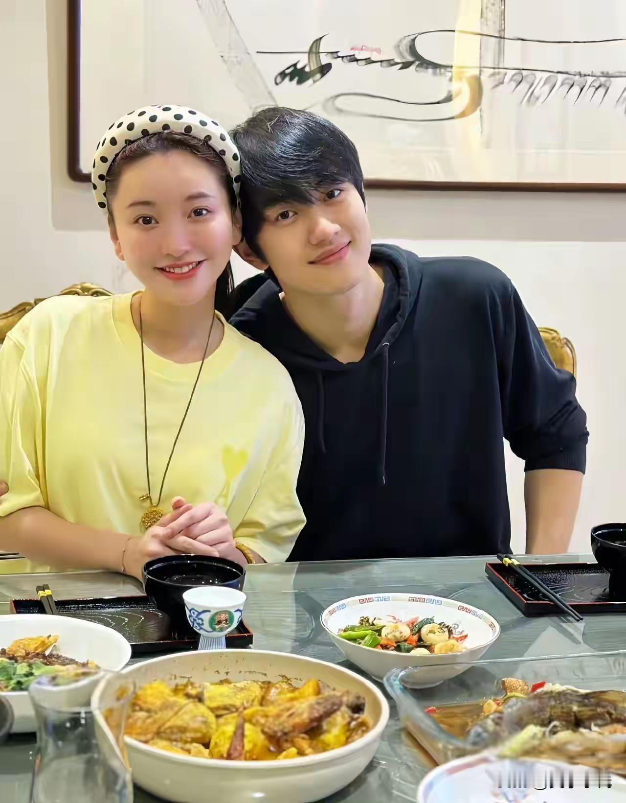 看到金莎， 大龄女性同志们不用焦虑了 ，好好挣钱，也能找个小鲜肉！