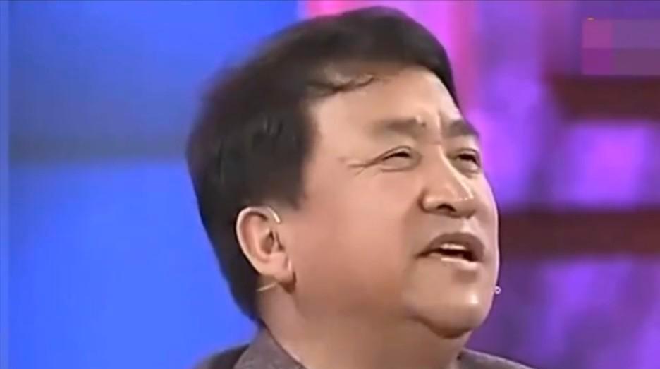 姜昆说：“我觉得殷秀梅是一个特没劲的人，她生活当中除了唱歌就没别的，打扮的跟阿拉