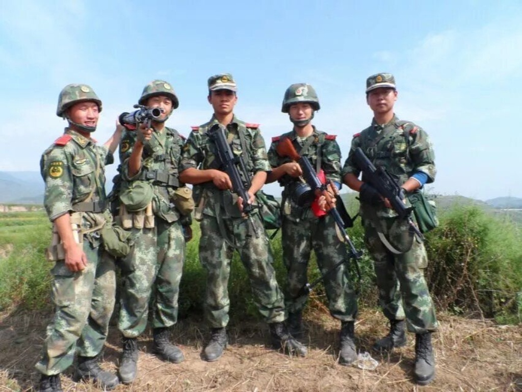 之前见过和我同期（2010年-2017年间）的边防还有使用老帆布手榴弹袋的，武条