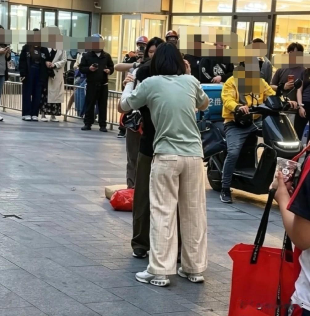 打架成本科普：
一时冲动，代价远超想象…
 
很多人觉得推搡、扇一巴掌不算大事，